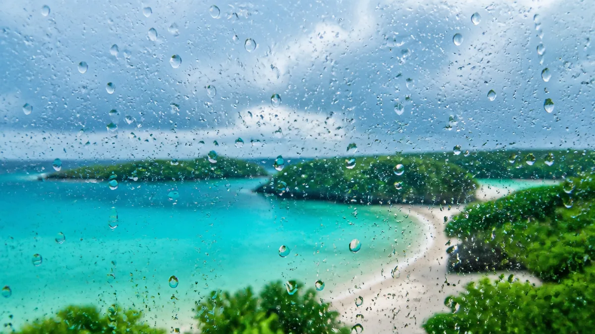 5月中旬〜6月下旬の梅雨は避けるべき?スコール型の雨との付き合い方の解説画像